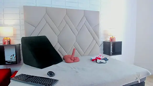 Kasandra Gomez online show from 17, 1, 2025