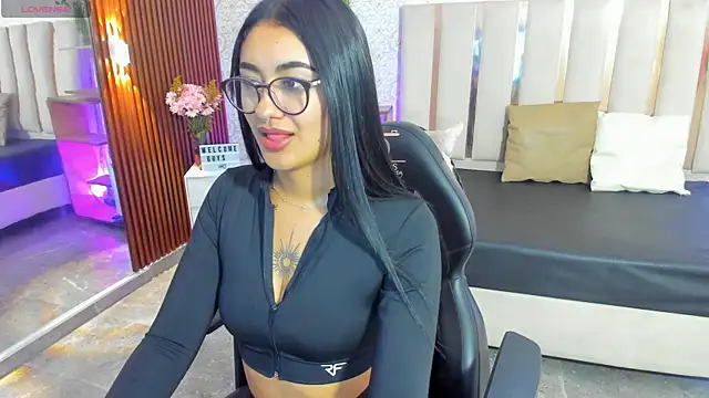 Moonshine tay online show from 10, 9, 2025