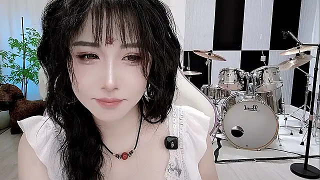 Snapshot of Vaness-a chatting on 16, 9, 2025 Vaness-a online show from 16, 9, 2025