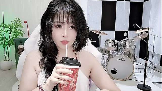 Snapshot of Vaness-a chatting on 6, 10, 2025 Vaness-a online show from 6, 10, 2025