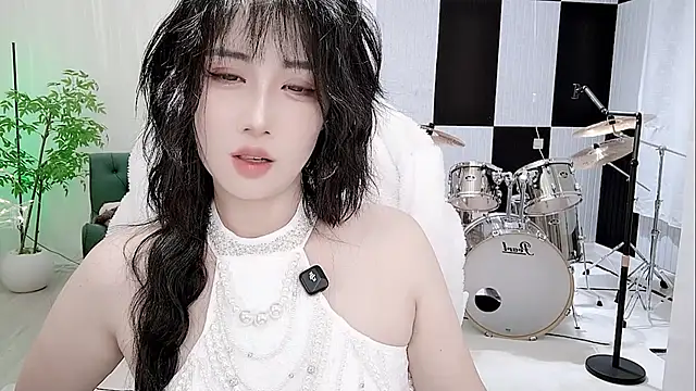 Snapshot of Vaness-a chatting on 9, 10, 2025 Vaness-a online show from 9, 10, 2025