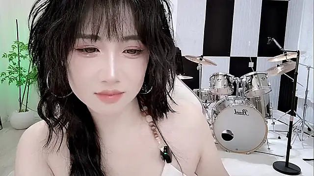 Snapshot of Vaness-a chatting on 11, 10, 2025 Vaness-a online show from 11, 10, 2025