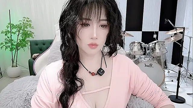 Snapshot of Vaness-a chatting on 12, 10, 2025 Vaness-a online show from 12, 10, 2025