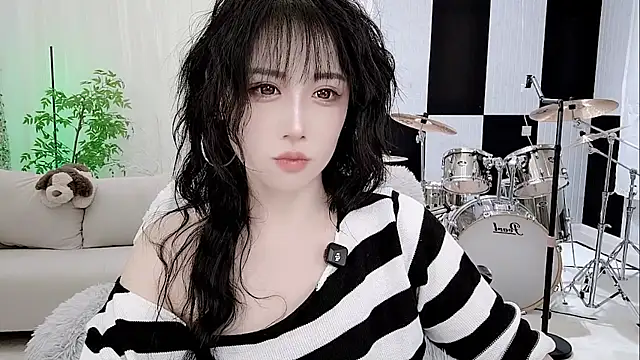 Snapshot of Vaness-a chatting on 18, 10, 2025 Vaness-a online show from 18, 10, 2025