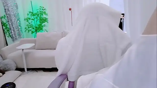 Snapshot of Vaness-a chatting on 16, 11, 2025 Vaness-a online show from 16, 11, 2025