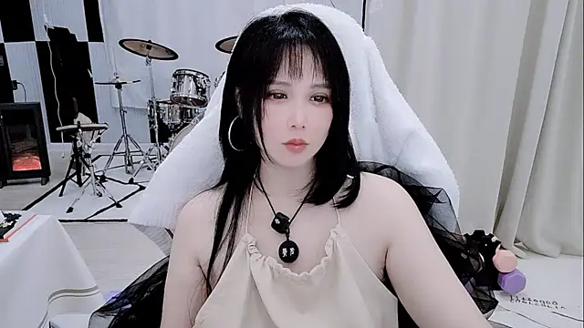 Snapshot of Vaness-a chatting on 4, 4, 2026 Vaness-a online show from 4, 4, 2026