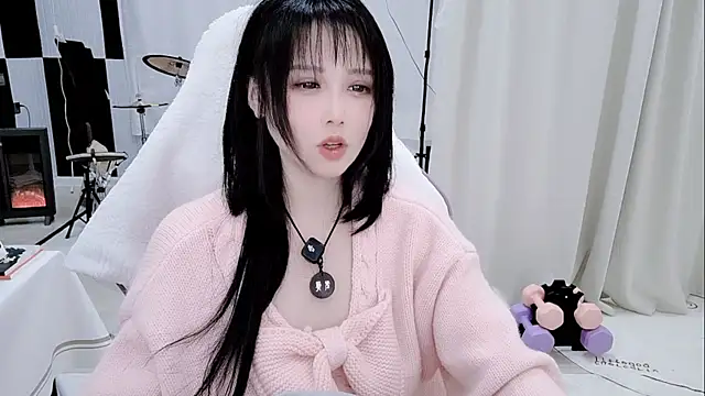 Snapshot of Vaness-a chatting on 5, 4, 2026 Vaness-a online show from 5, 4, 2026