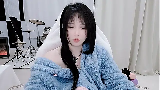 Snapshot of Vaness-a chatting on 7, 4, 2026 Vaness-a online show from 7, 4, 2026