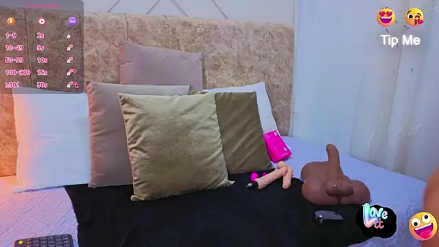 ashley  foxx  online show from 9, 6, 2026