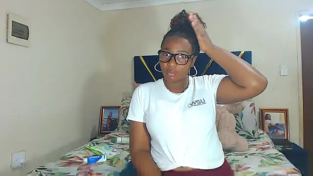 Snapshot of veronica1xxx chatting on 4, 12, 2025 veronica1xxx online show from 4, 12, 2025