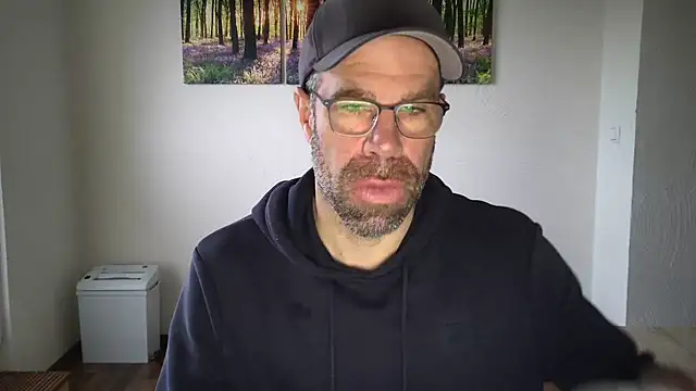 Snapshot of Harry_Boldt chatting on 9, 10, 2025 Harry Boldt online show from 9, 10, 2025