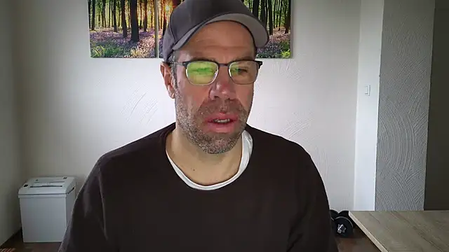 Snapshot of Harry_Boldt chatting on 14, 10, 2025 Harry Boldt online show from 14, 10, 2025