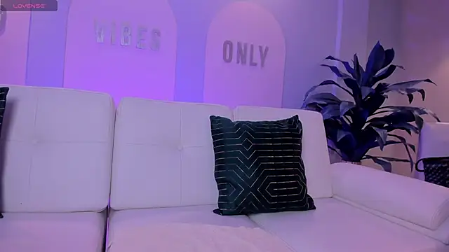 Snapshot of StacyWoods chatting on 7, 4, 2026 StacyWoods online show from 7, 4, 2026