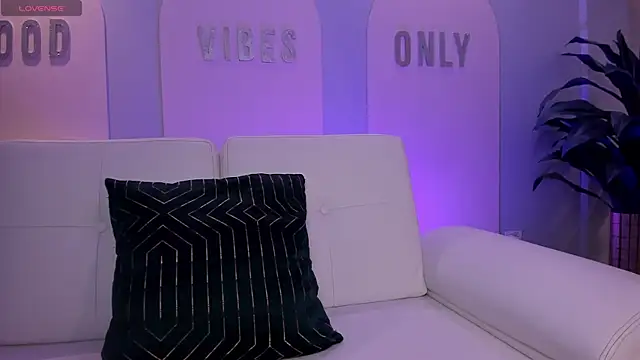 Snapshot of StacyWoods chatting on 9, 4, 2026 StacyWoods online show from 9, 4, 2026