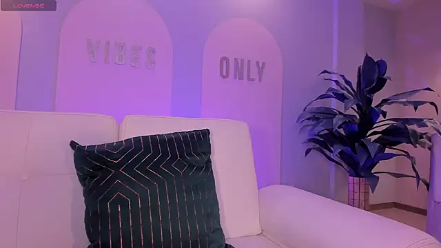 Snapshot of StacyWoods chatting on 11, 4, 2026 StacyWoods online show from 11, 4, 2026