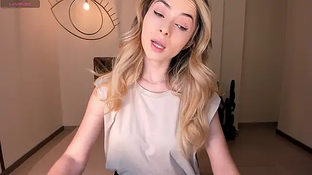 StacyWoods online show from 7, 5, 2026