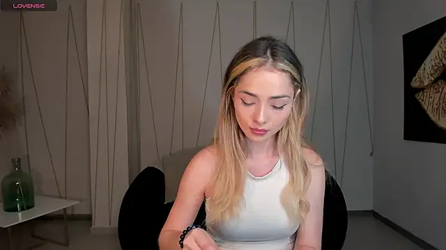 StacyWoods online show from 11, 5, 2026
