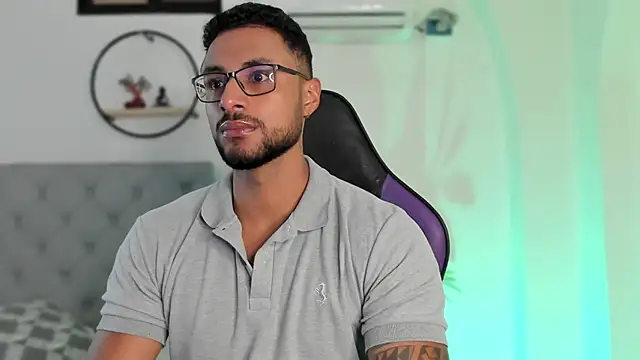 LiamGarcia1 online show from 23, 12, 2024
