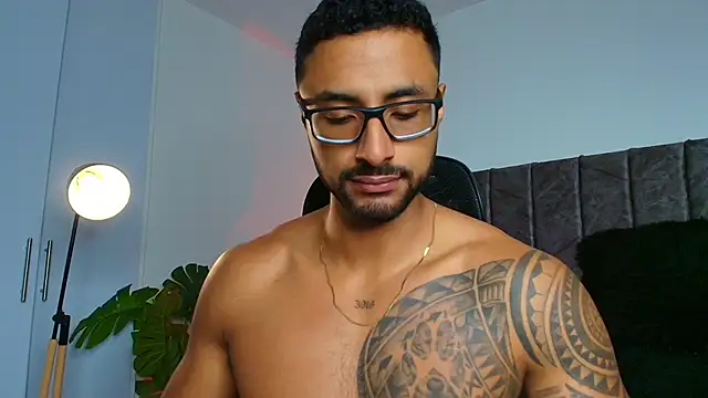 LiamGarcia1 online show from 30, 10, 2025