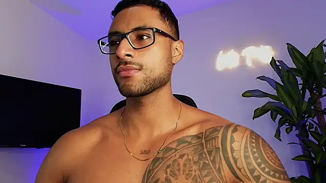 LiamGarcia1 online show from 22, 12, 2025