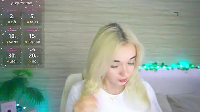 Snapshot of Ashley_S chatting on 29, 10, 2025 Ashley S online show from 29, 10, 2025