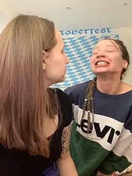 Snapshot of HotCaramellsTV chatting on 25, 9, 2025 HotCaramellsTV online show from 25, 9, 2025