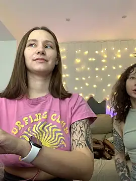 Snapshot of HotCaramellsTV chatting on 8, 10, 2025 HotCaramellsTV online show from 8, 10, 2025