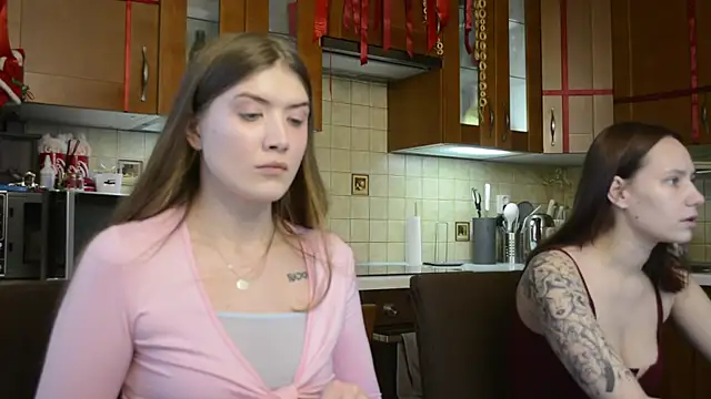 Snapshot of HotCaramellsTV chatting on 1, 2, 2026 HotCaramellsTV online show from 1, 2, 2026