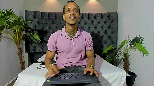 Snapshot of Salomon_koude chatting on 11, 5, 2026 Salomon koude online show from 11, 5, 2026