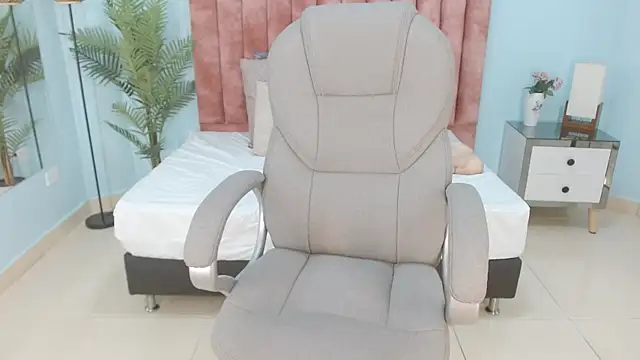 sussy leon online show from 20, 11, 2025