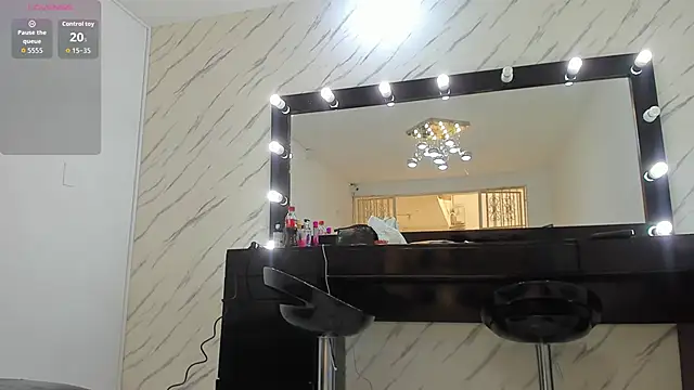 Snapshot of ElisabethMassey chatting on 17, 12, 2025 ElisabethMassey online show from 17, 12, 2025