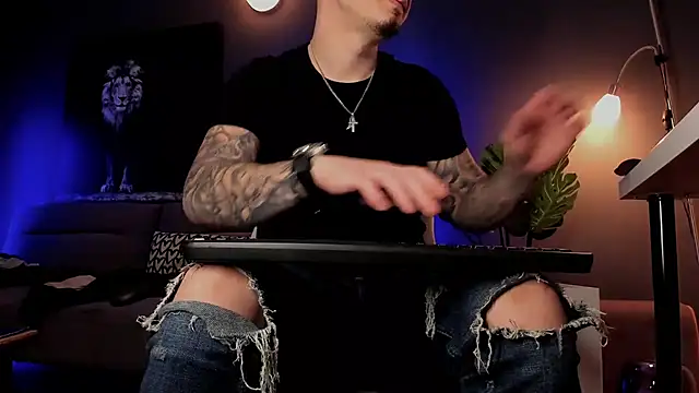 Snapshot of uptomatty chatting on 1, 4, 2026 uptomatty online show from 1, 4, 2026