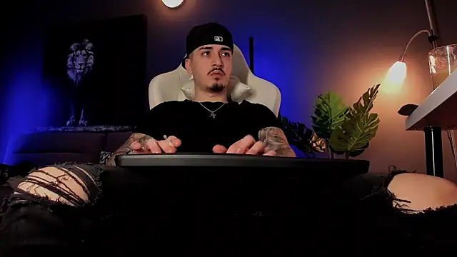 Snapshot of uptomatty chatting on 2, 4, 2026 uptomatty online show from 2, 4, 2026