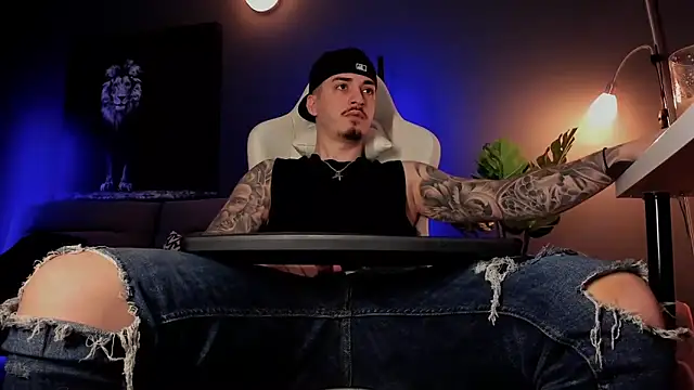 Snapshot of uptomatty chatting on 4, 4, 2026 uptomatty online show from 4, 4, 2026