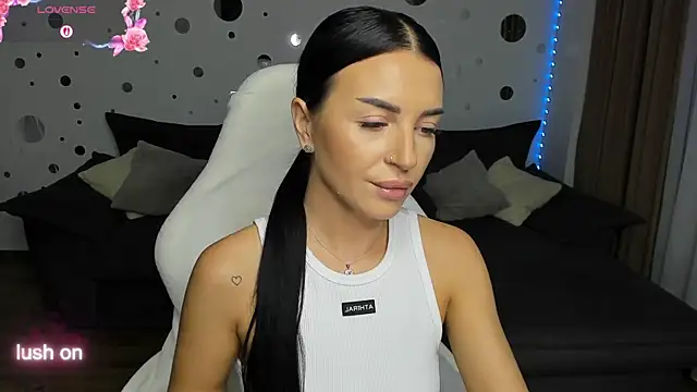Snapshot of Just_Mira_ chatting on 23, 9, 2025 Just Mira  online show from 23, 9, 2025