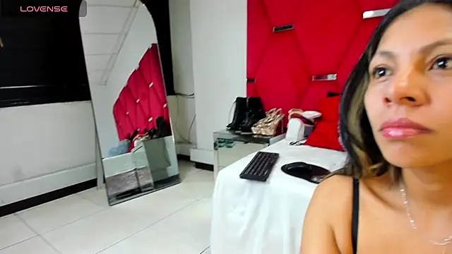 AmiraDulcee online show from 27, 10, 2025