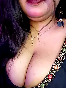 Snapshot of Suhanakhan00 chatting on 8, 3, 2025 Suhanakhan00 online show from 8, 3, 2025