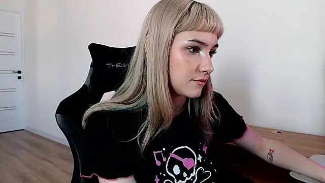 Princess Shy    online show from 21, 2, 2025