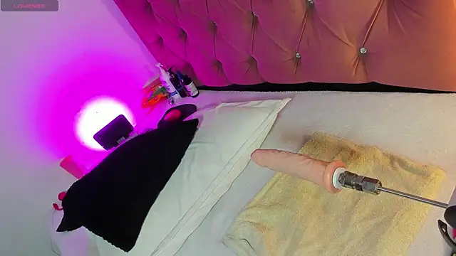 Snapshot of kyliestteel chatting on 25, 10, 2025 kyliestteel online show from 25, 10, 2025