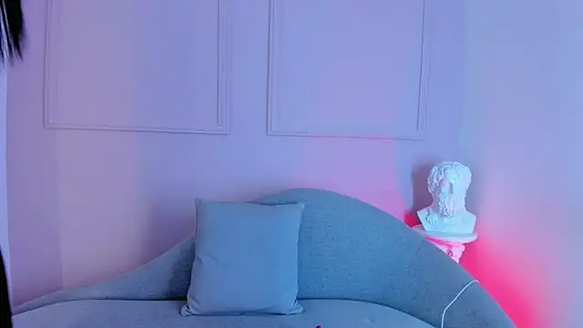 Snapshot of victoria_milann chatting on 3, 12, 2025 victoria milann online show from 3, 12, 2025