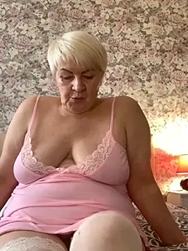 Laura Millf online show from 25, 1, 2025