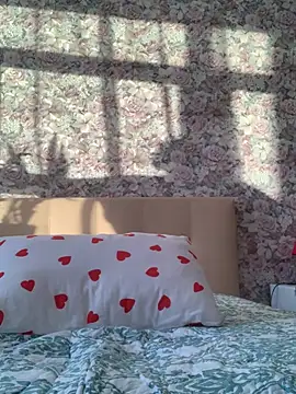 Laura Millf online show from 20, 2, 2025