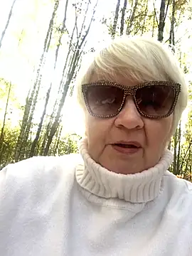 Laura Millf online show from 9, 10, 2025