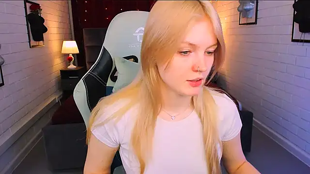 Snapshot of GraceGlamour chatting on 25, 2, 2025 GraceGlamour online show from 25, 2, 2025