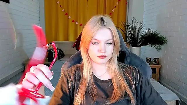 GraceGlamour online show from 4, 3, 2025