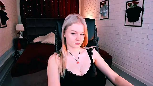 Snapshot of GraceGlamour chatting on 15, 10, 2025 GraceGlamour online show from 15, 10, 2025