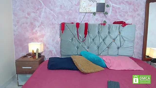 Snapshot of moon_hill chatting on 22, 10, 2025 moon hill online show from 22, 10, 2025