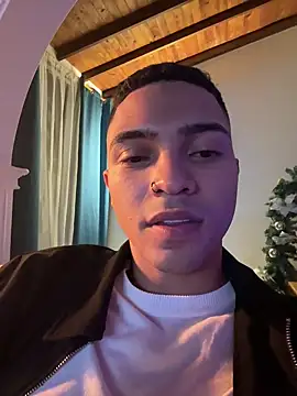 Snapshot of Thiago_Santo_ chatting on 1, 1, 2025 Thiago Santo online show from 1, 1, 2025