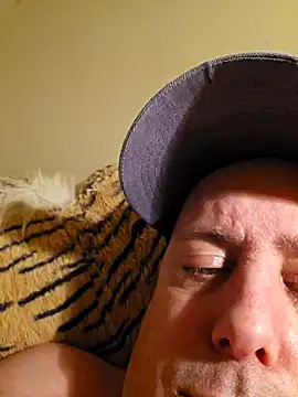 HeteroHotGuy1 online show from 3, 2, 2025