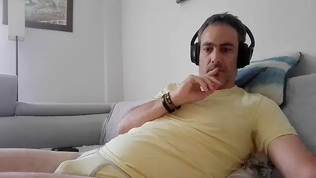 Snapshot of basquehotboy chatting on 15, 4, 2026 basquehotboy online show from 15, 4, 2026